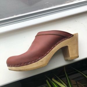 No. 6 high heel clog